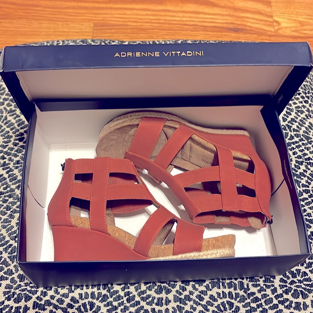 Adrienne Vittadini Truly Wedge Sandal Size:7 1/2M Clay Brown Color